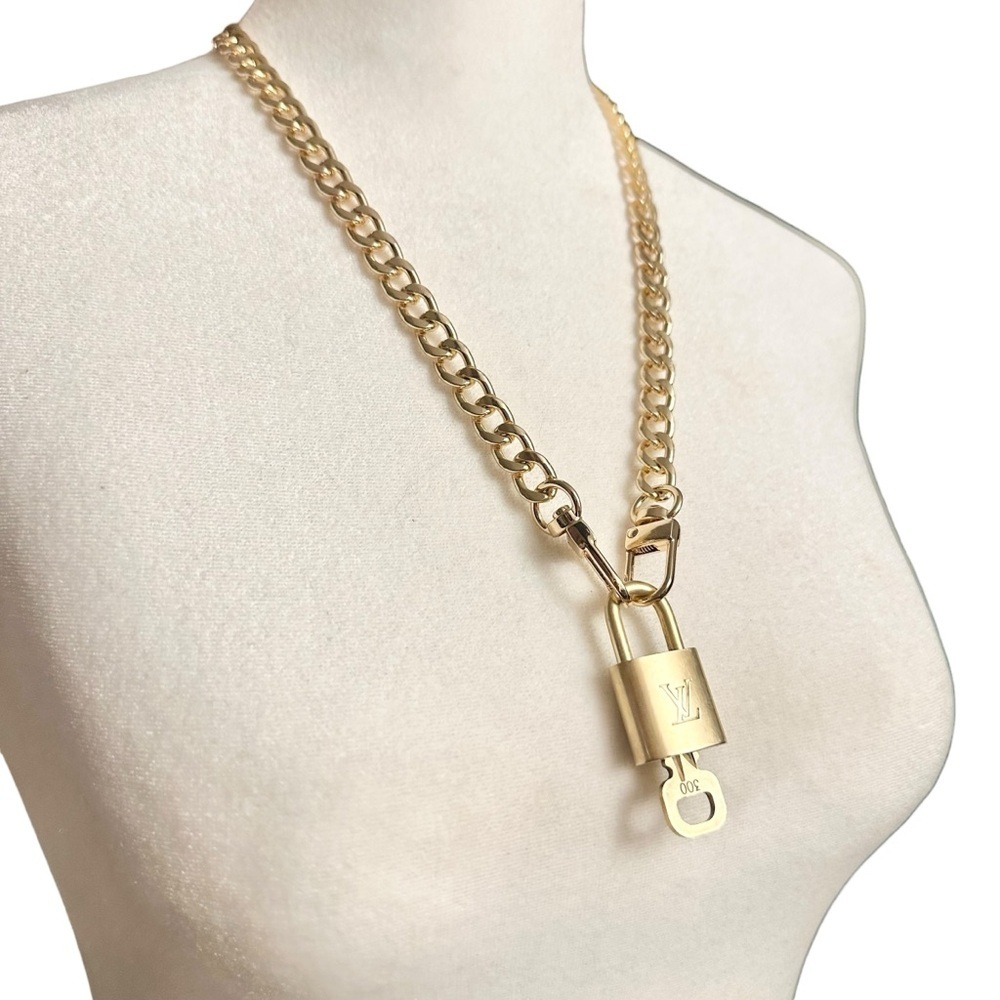 Authentic Louis Vuitton #344 Lock & Key Set on a 18K Gold Plated Chain Necklace - Picture 5 of 10